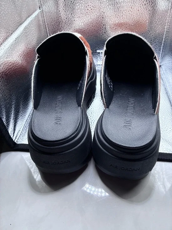 The Nike Air Jordan Mule Cow Print Brown IB1497-001 in size 7 WOMEN - Picture 7 of 10